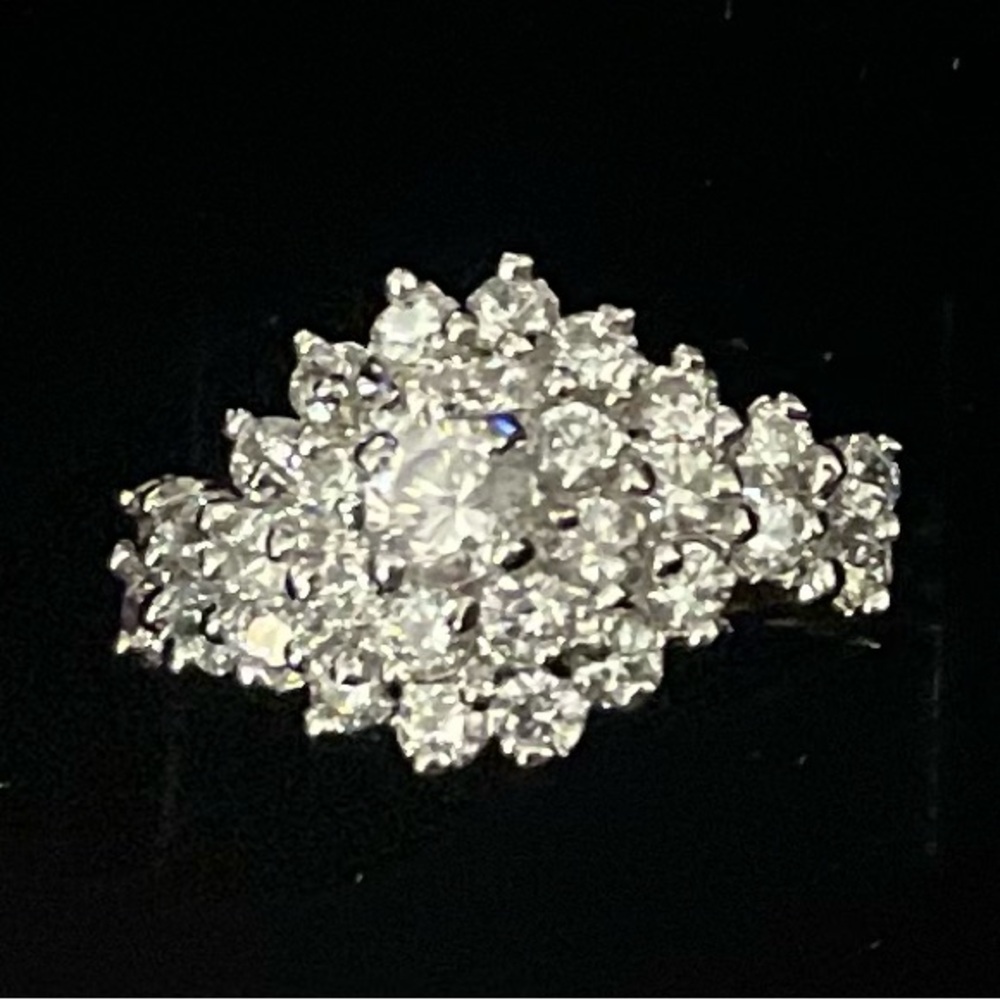 Gorgeous gold tone cocktail ring  size 7
